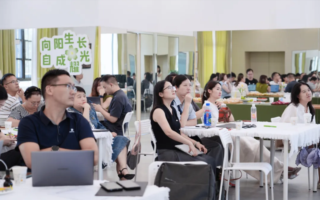弘齐新闻|戴芙桑、陈世奎律师为嘉泰华教育管理人员开展专题法律培训