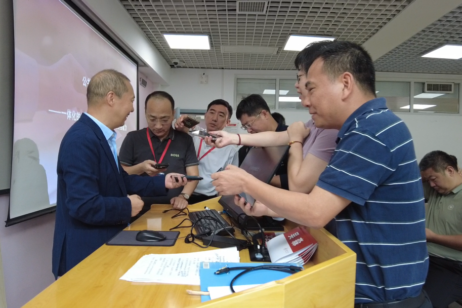 弘齐新闻 | 邱波主任受邀为海南省“专精特新”律所培育班授课 共探精品律所发展路径
