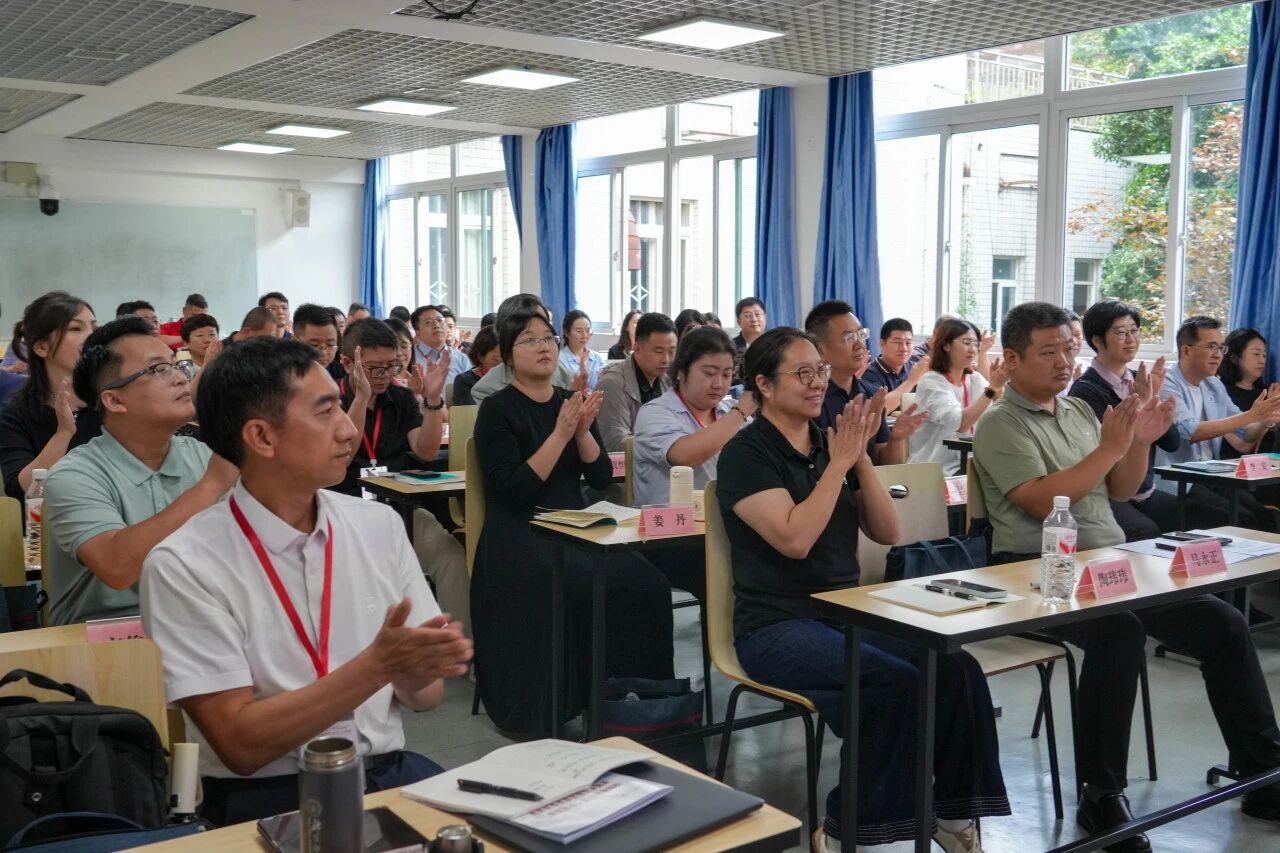 弘齐新闻 | 邱波主任受邀为海南省“专精特新”律所培育班授课 共探精品律所发展路径